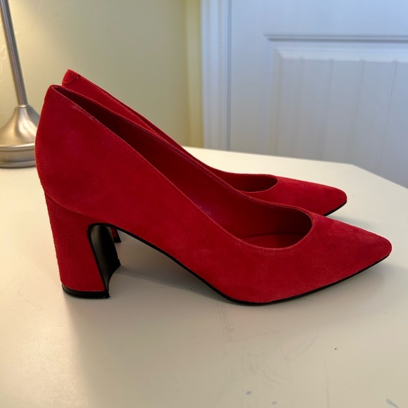 Marc Fisher, size 5.5M, red suede heel, NWOT nor box, never worn,new condition! - Picture 4 of 8